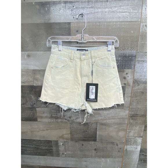 Pretty Little Thing Bleach Wash Raw Hem Denim Hot Pants Size 0 - Picture 1 of 5